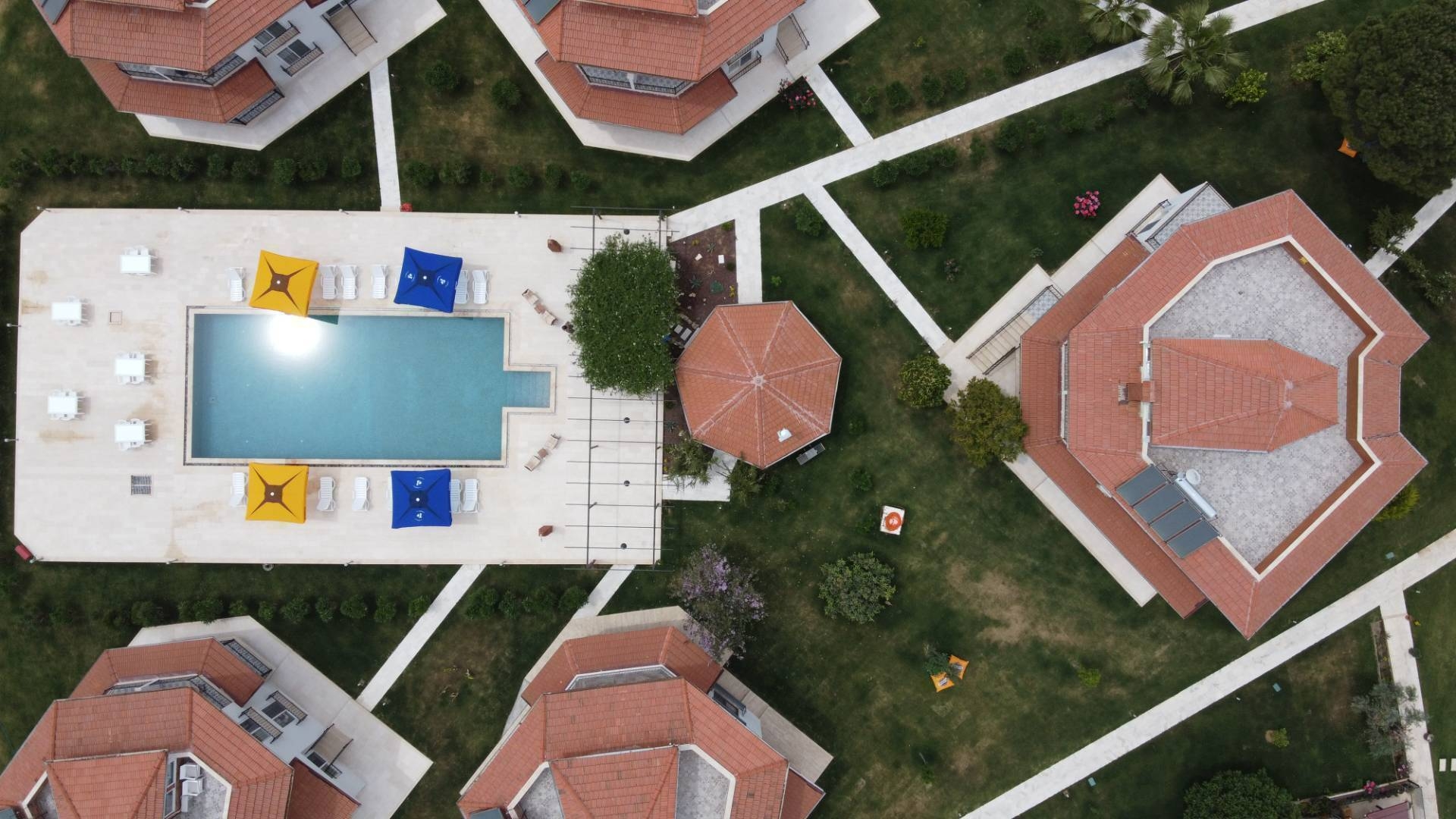 Muğla Köyceğiz'de Tesis İçerisinde, Ortak Havuzlu, Kiralık Villa