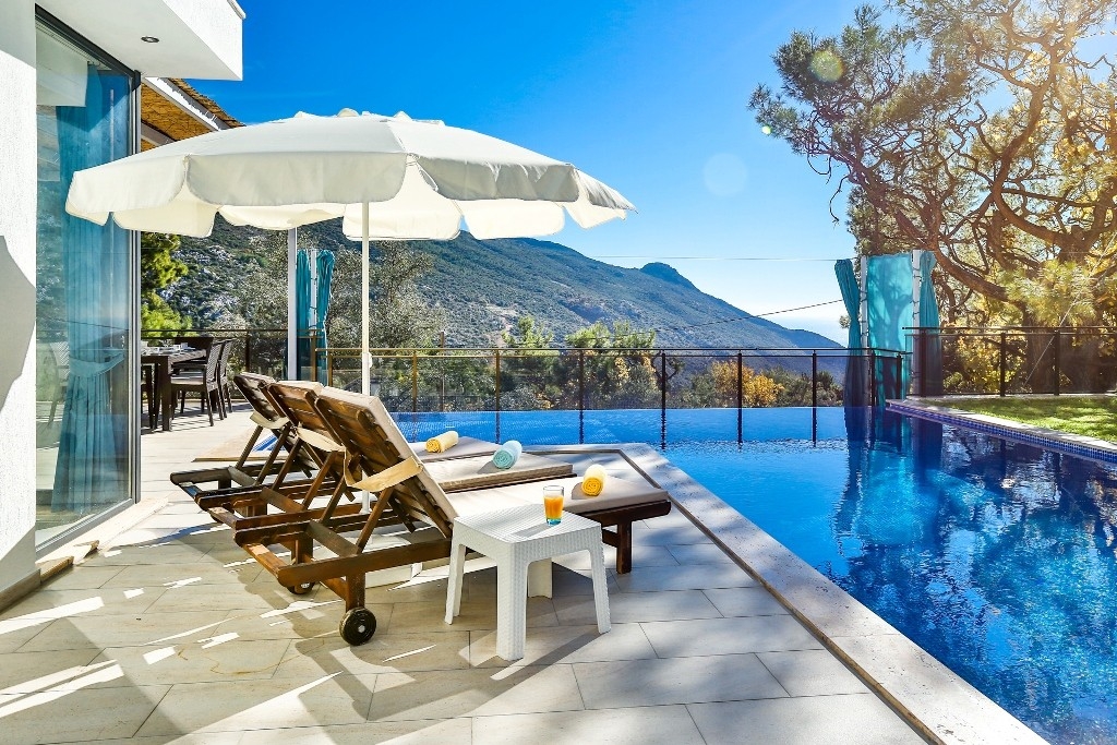 Kaş İslamlar'da Muhteşem Manzaralı, Özel Havuzlu, Modern Villa