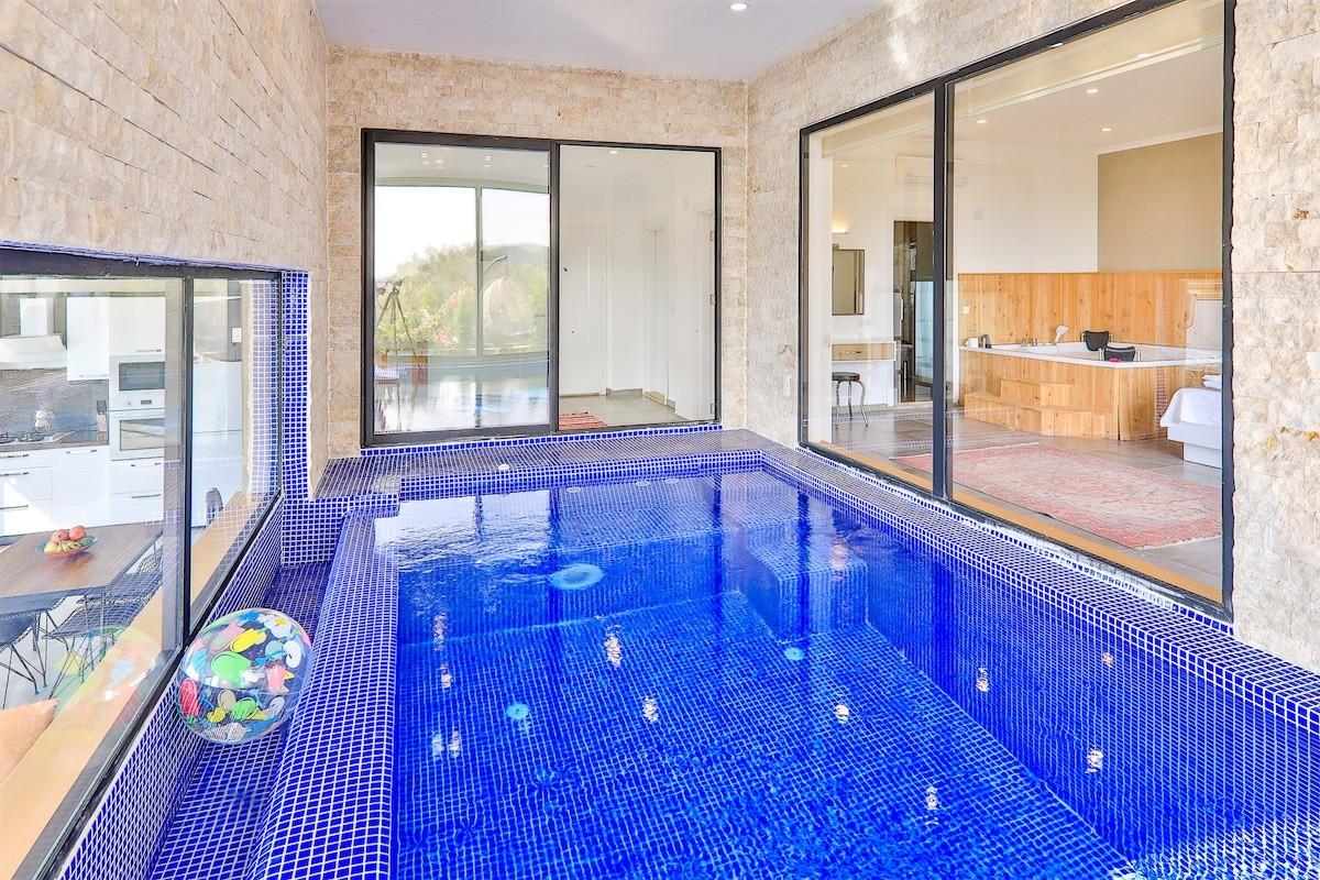 Kaş Bezirgan'da Merkezi Konumda, Isıtmalı Havuzlu, Şık Villa-15943