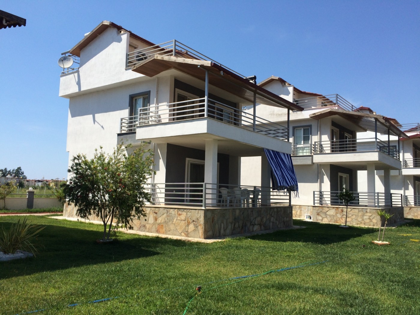 Güzelçamlı'da Konforlu Dizayn Edilmiş, Ortak Havuzlu, Tripleks Villa