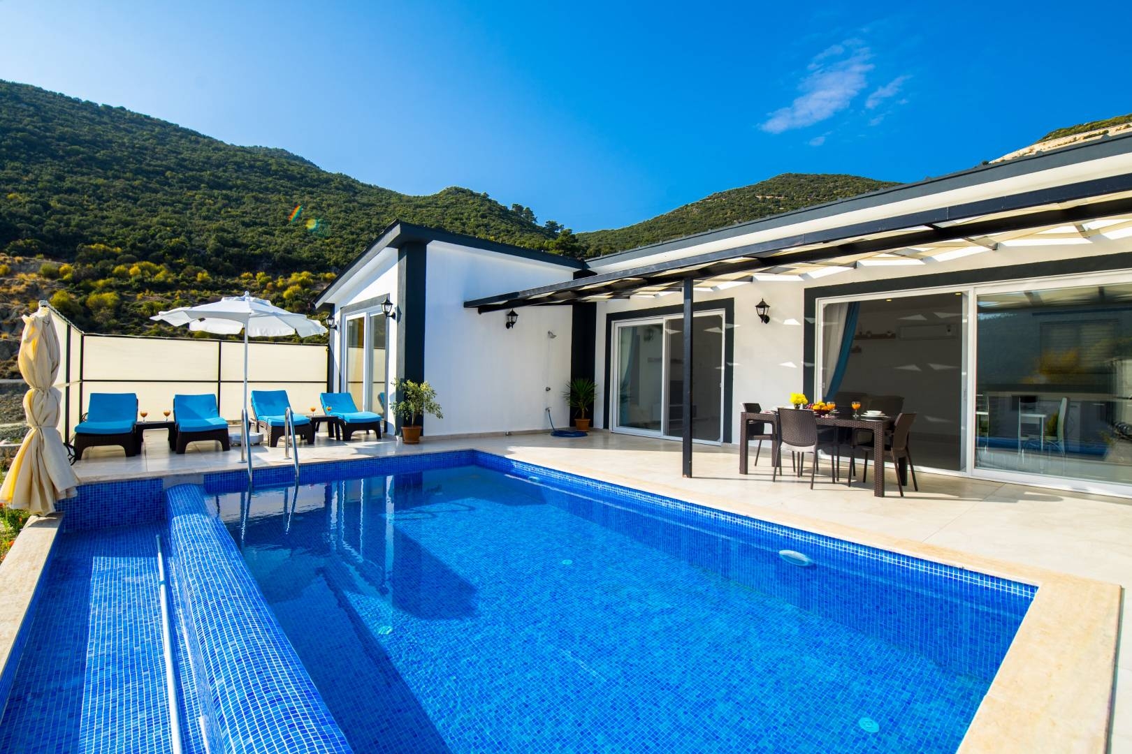 Kaş Sarıbelen'de Doğa İçerisinde, Özel Havuzlu, Şık Villa