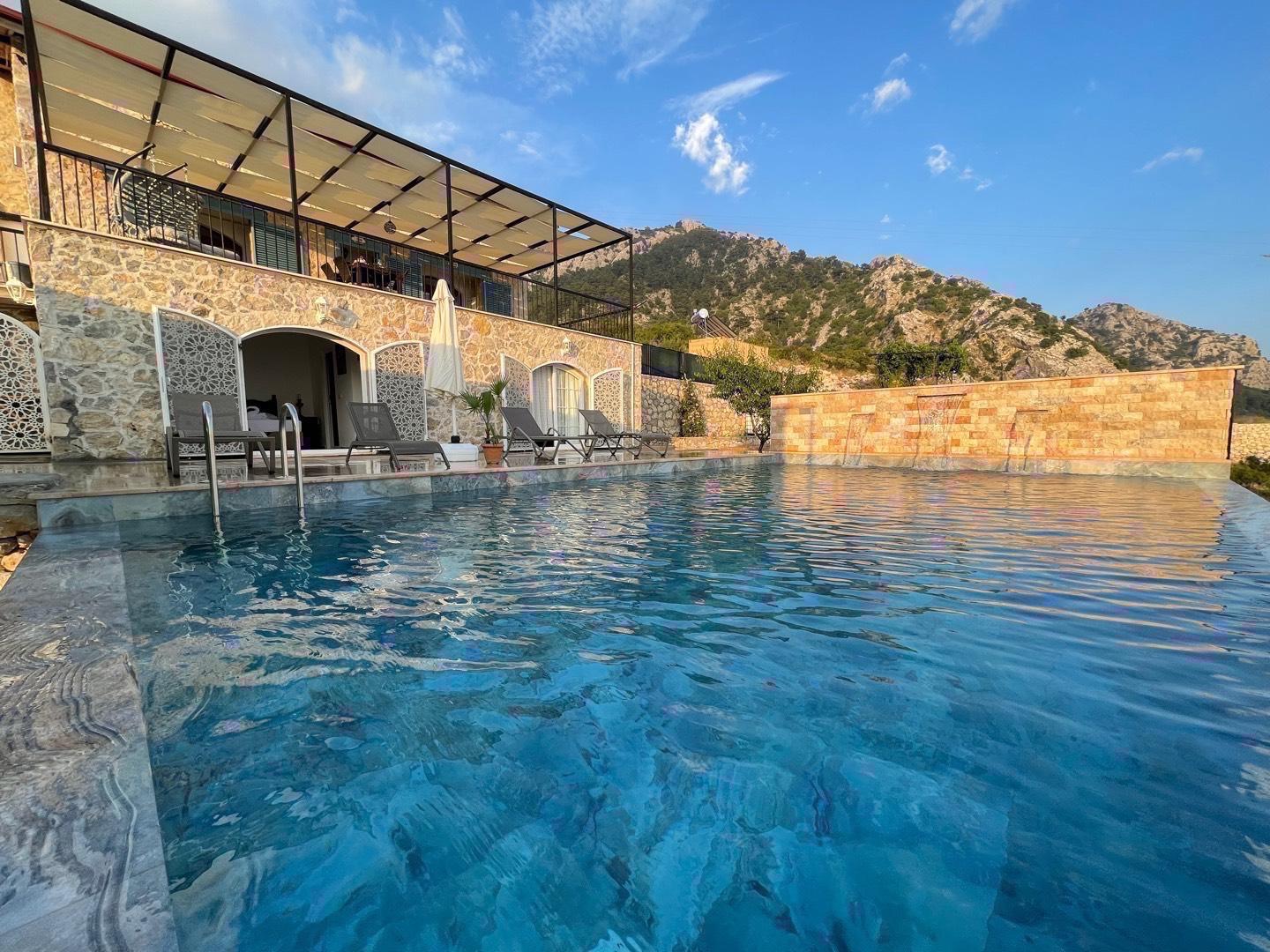 Fethiye'de Muhteşem Cennet Koyu Manzaralı, Özel Havuzlu, Şık Villa-27589