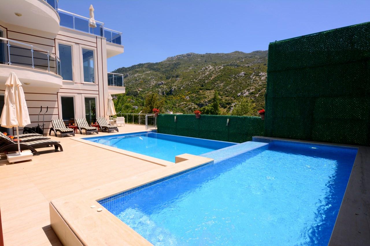 Kaş İslamlar'da Geniş Alanlara Sahip, Özel Havuzlu, Bahçeli Villa-24121