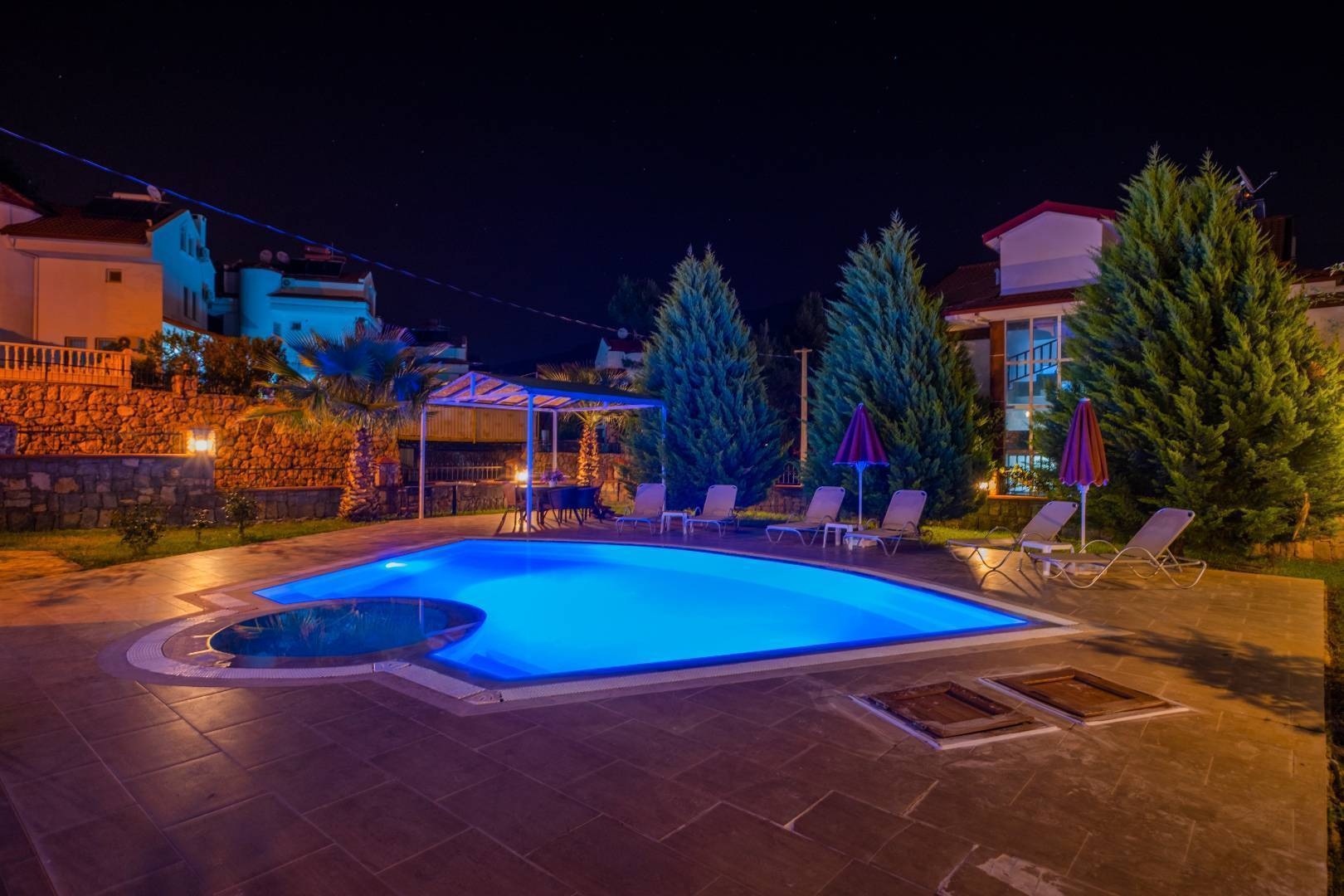 Fethiye'de Kalabalık Ailelere Uygun, Özel Havuzlu, Şömineli Villa