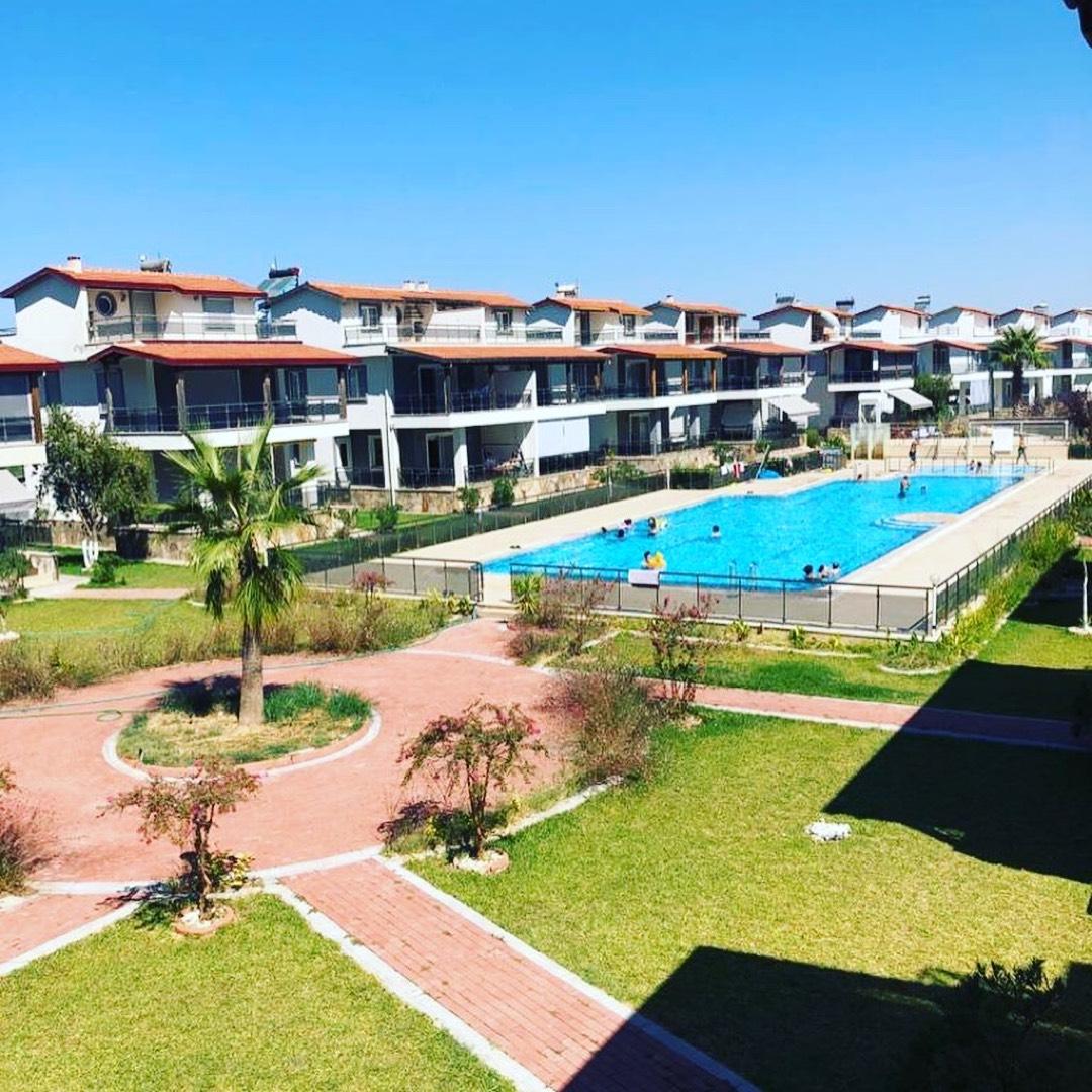 Kuşadası Güzelçamlı'da Merkezi Konumda, Ortak Havuzlu, Bahçeli Villa-19870