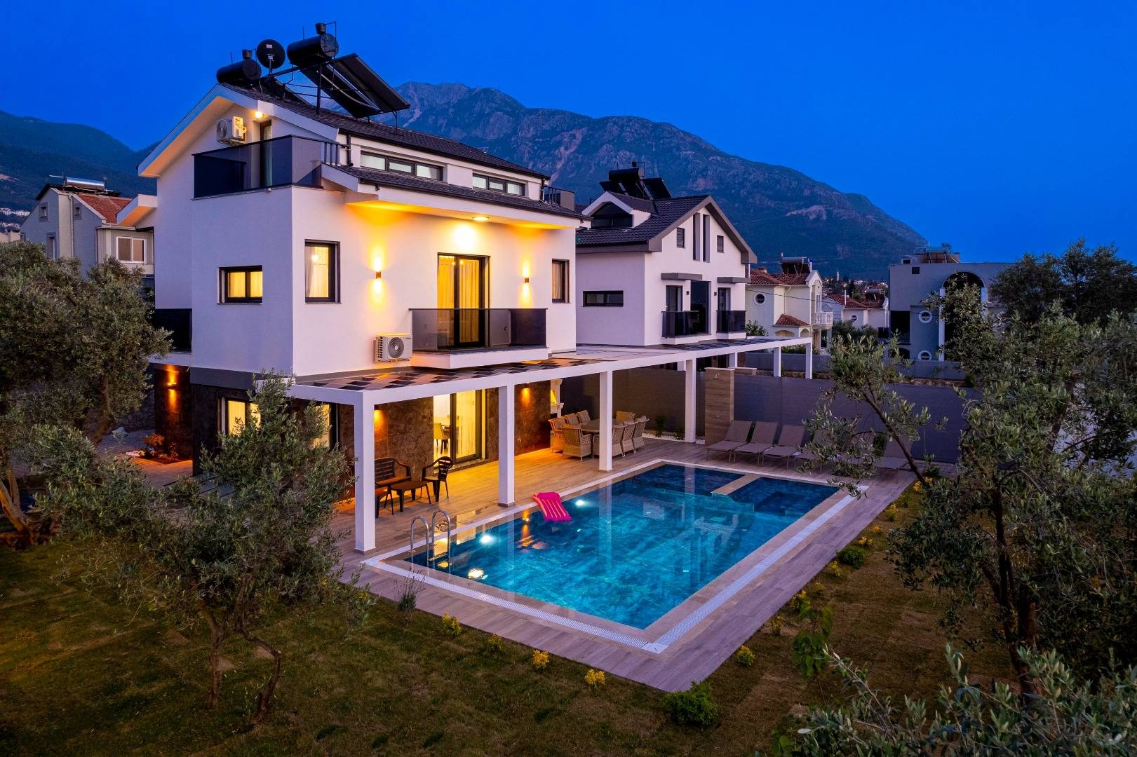 Fethiye Ölüdeniz'de Geniş Ailelere Uygun, Özel Havuzlu, Jakuzili Villa
