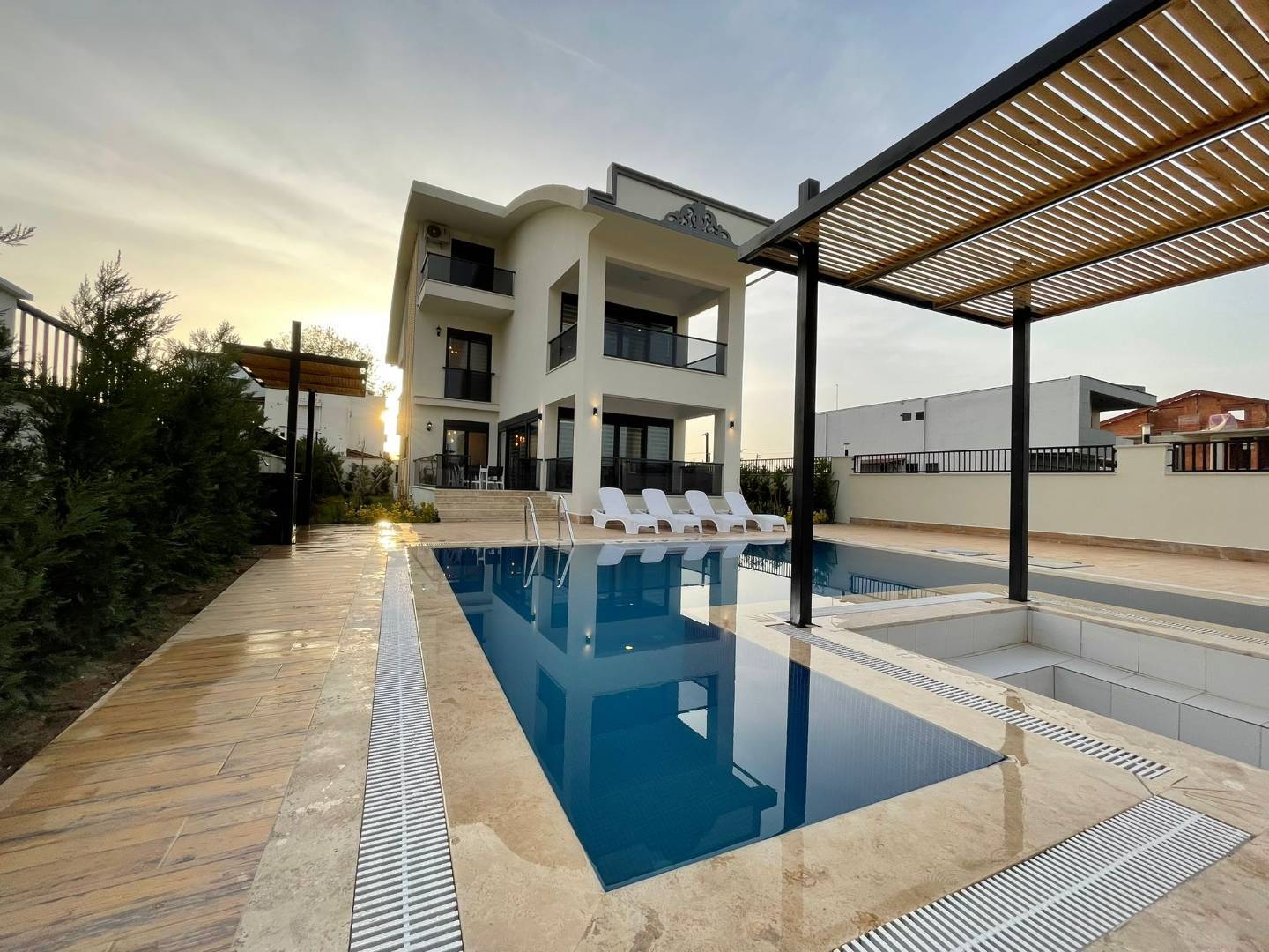 Serik Kadriye'de Kalabalık Ailelere Uygun, Özel Havuzlu, Estetik Villa