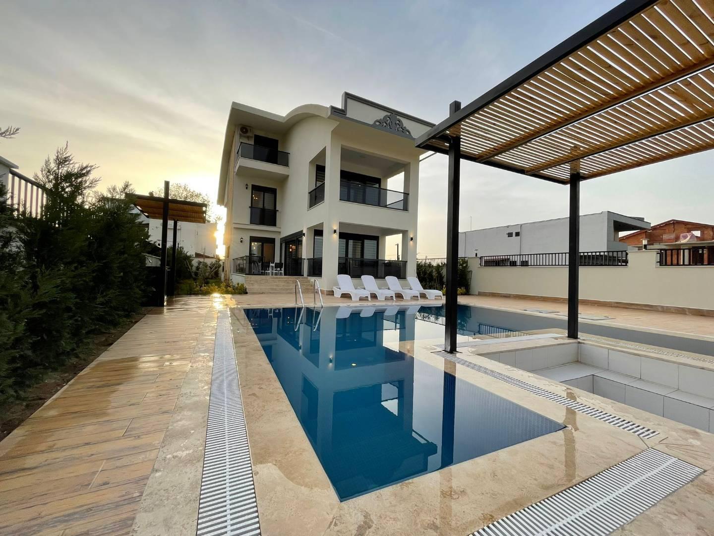 Serik Kadriye'de Kalabalık Ailelere Uygun, Özel Havuzlu, Estetik Villa-26327