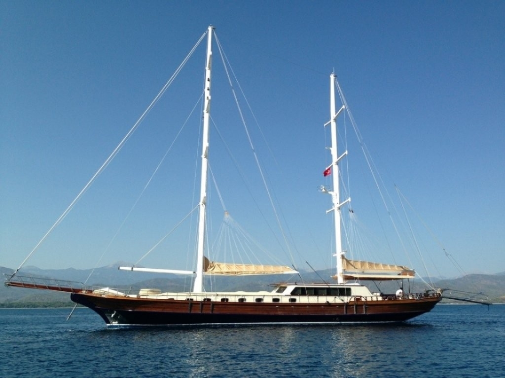 Muğla Fethiye'de 10 Kişilik, Geniş İç Hacme Sahip, Ahşap Gulet