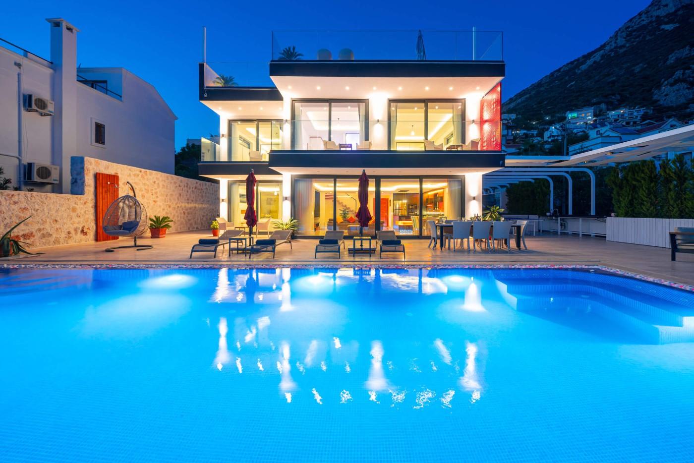 Kaş Kalkan'da Geniş Ailelere Uygun, Özel Havuzlu, Modern Villa-16438