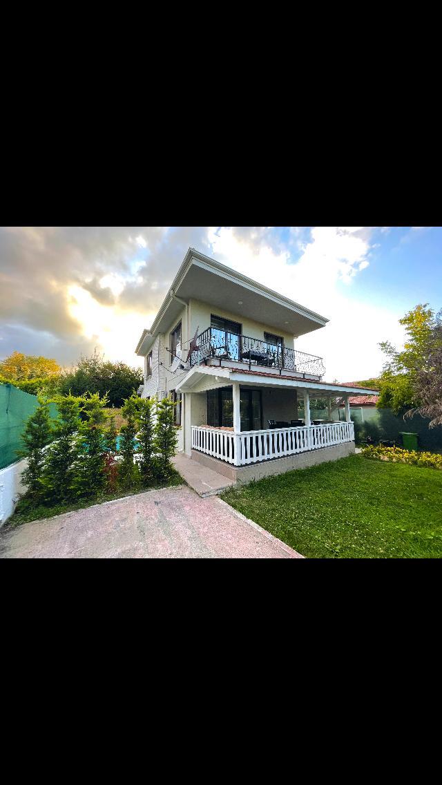 Sapanca Soğuksu'da Elverişli Konumda, Geniş Bahçeli, Kiralık Villa-16507