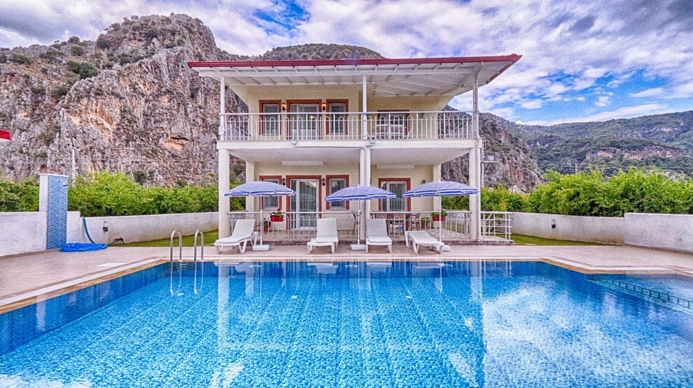 Ortaca Dalyan'da Doğa Manzaralı, Özel Havuzlu, Modern Tasarımlı Villa