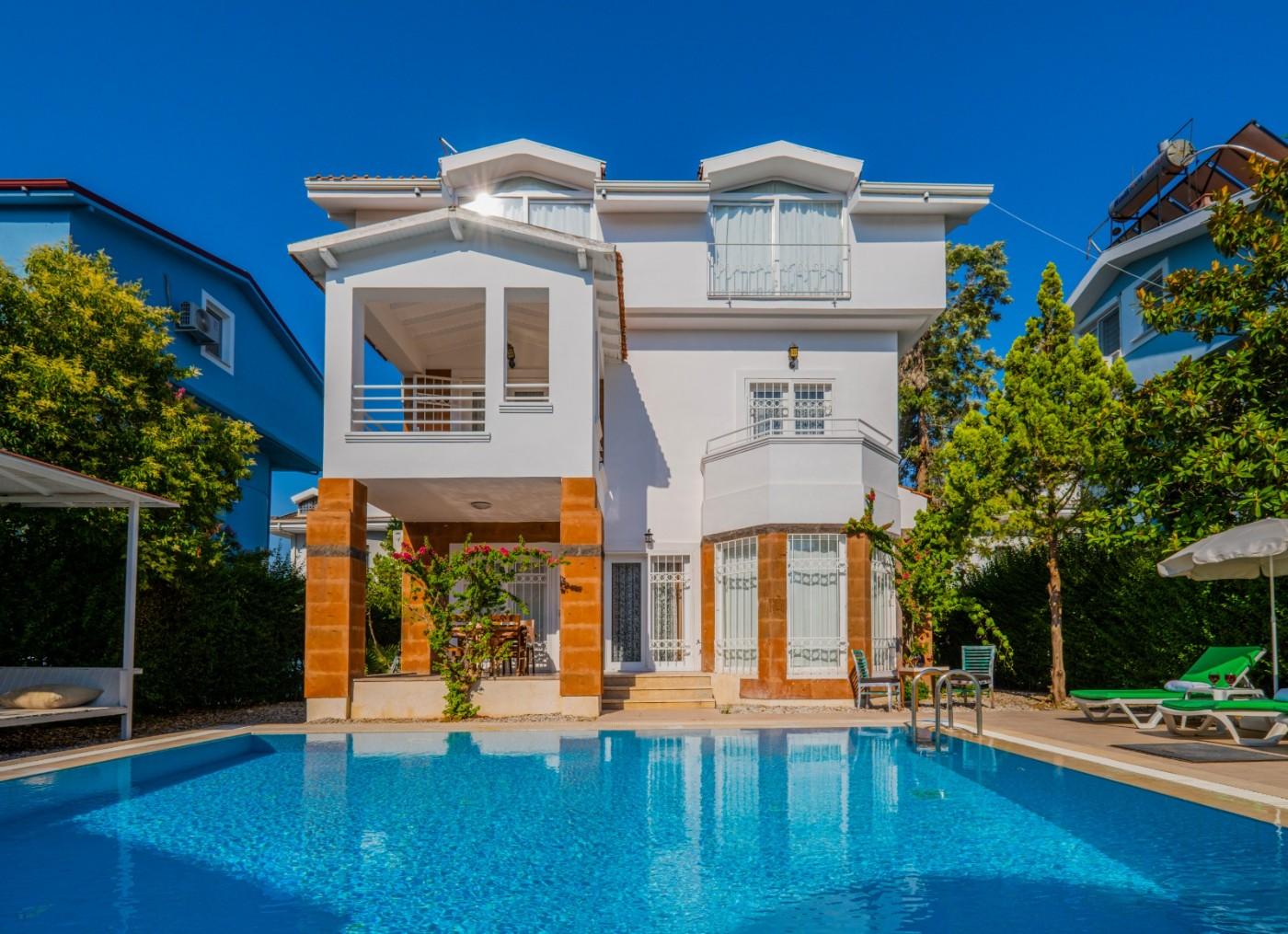 Fethiye Foça'da Doğa İle İç İçe, Özel Havuzlu, 5+1 Ferah Villa-21807