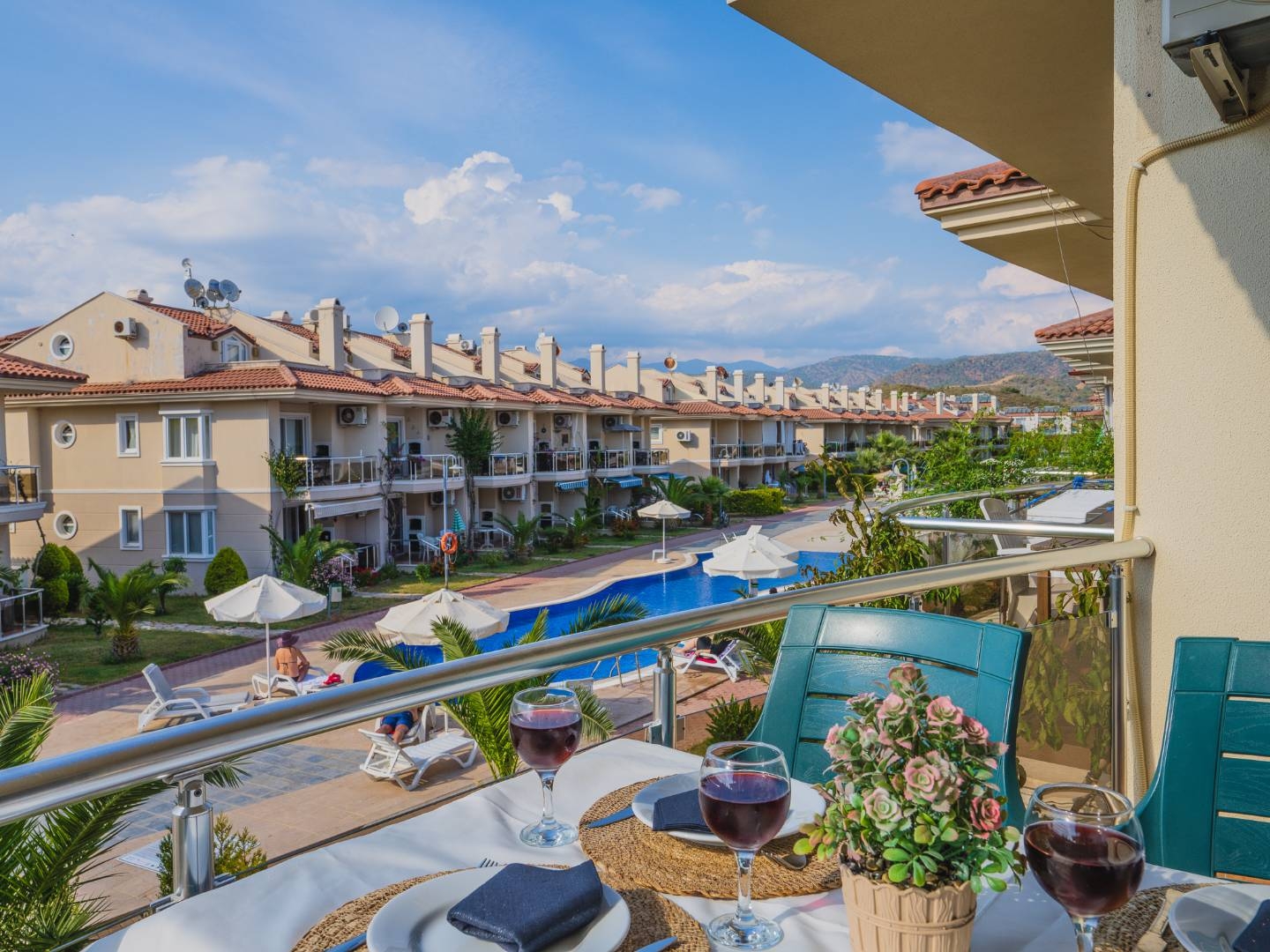 Fethiye Foça'da Site İçerisinde, Ortak Havuzlu, Kiralık Apart