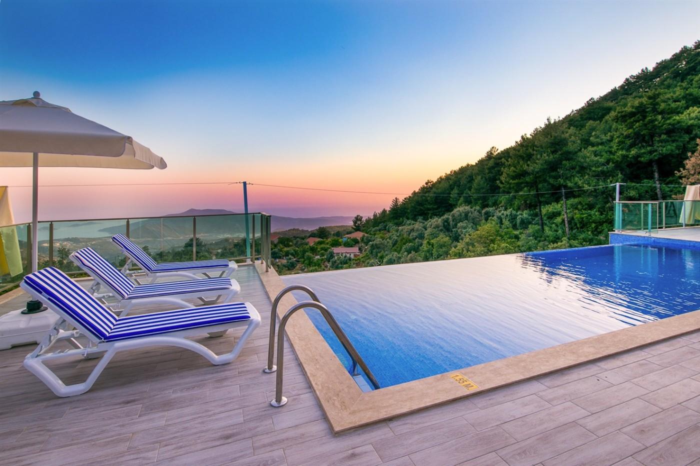 İslamlar'da Muhteşem Gün Batımı Manzaralı, Isıtmalı Havuzlu, Şık Villa-12341