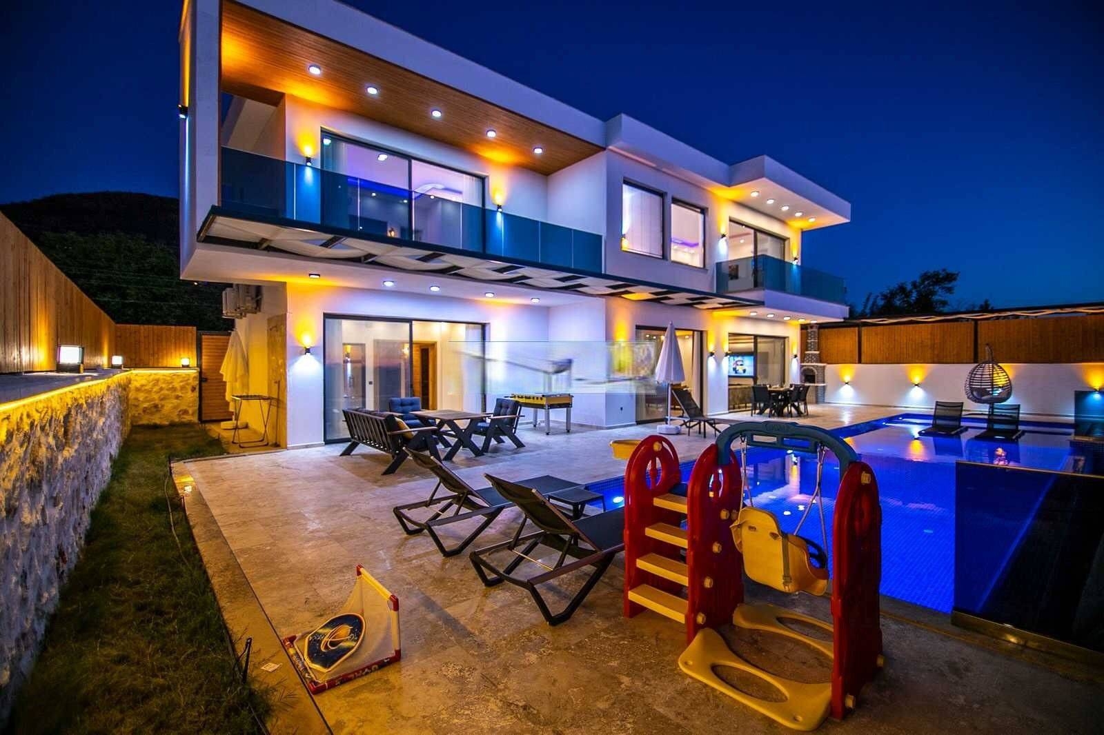 Kaş Üzümlü'de Çekirdek Ailelere Uygun, Özel Havuzlu, Lüks Villa