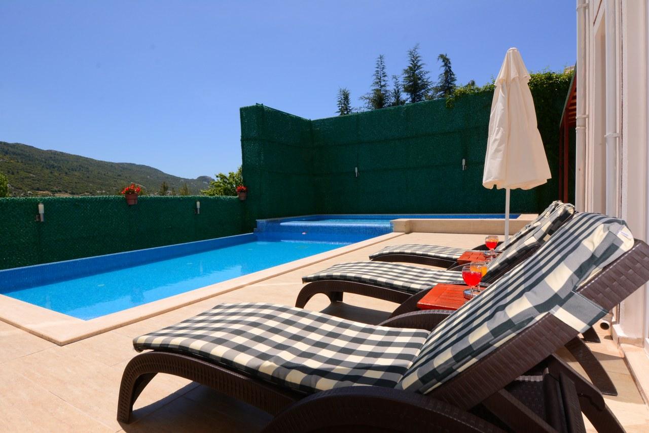 Kaş İslamlar'da Geniş Alanlara Sahip, Özel Havuzlu, Bahçeli Villa-24121