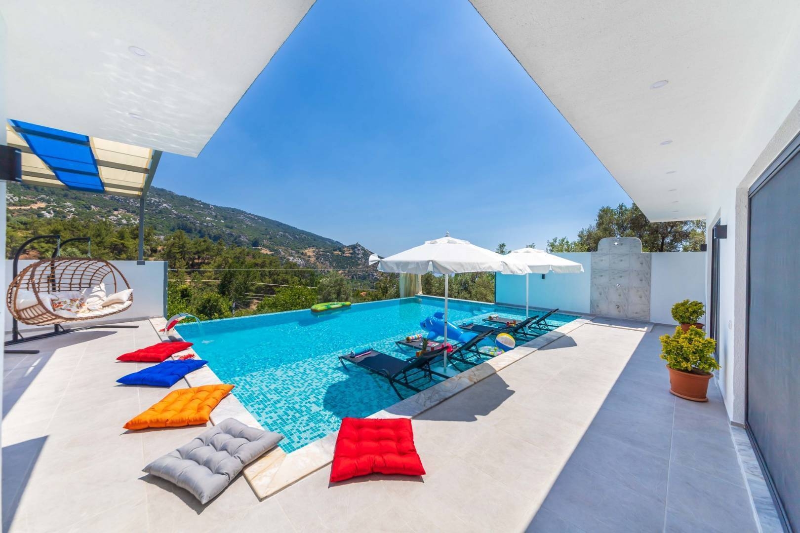 Kaş İslamlar'da Şirin Tasarıma Sahip, Özel Havuzlu, Yazlık Villa