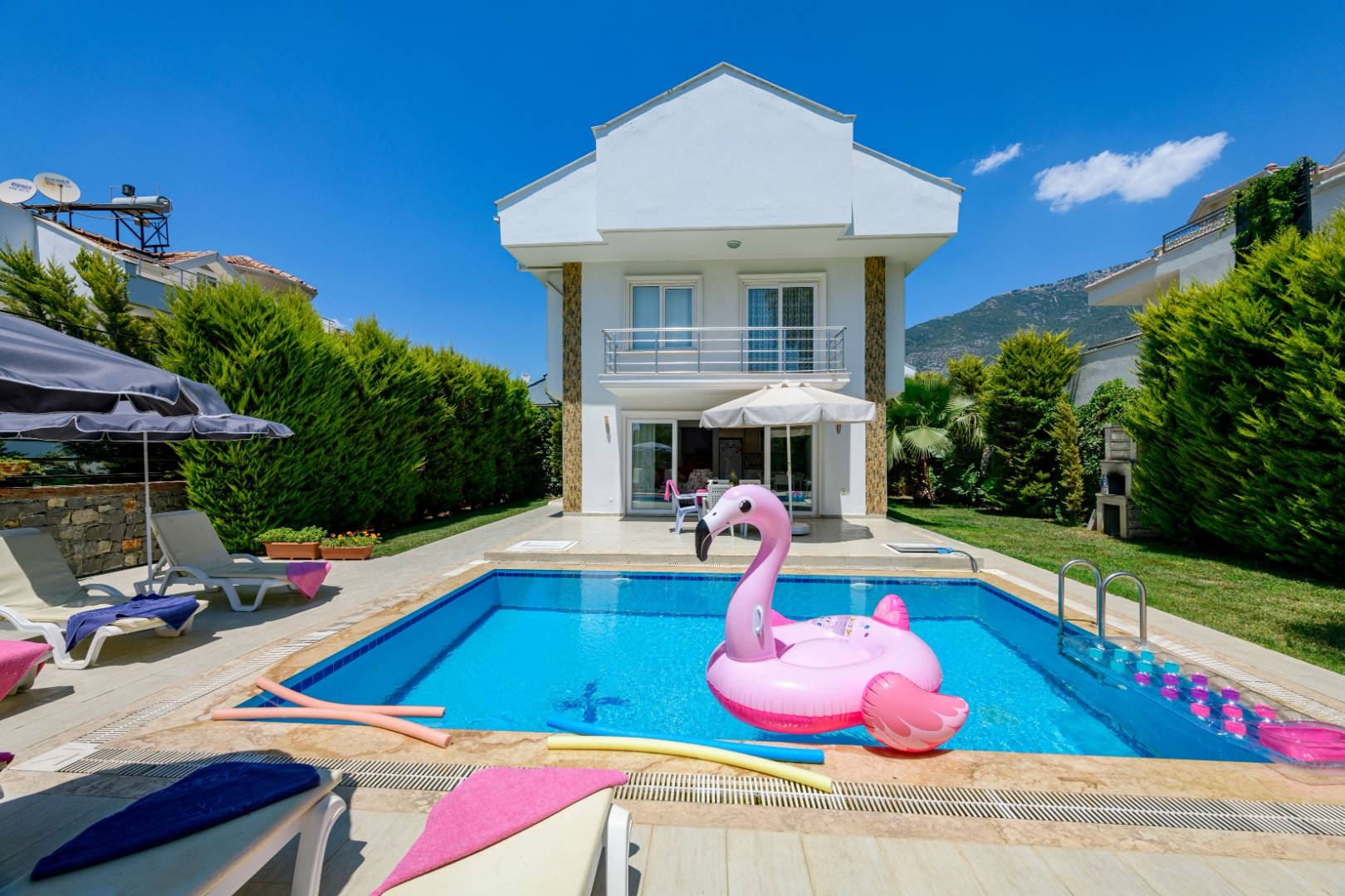 Fethiye Ölüdeniz'de Huzur Dolu Doğada, Özel Havuzlu, Şık Villa