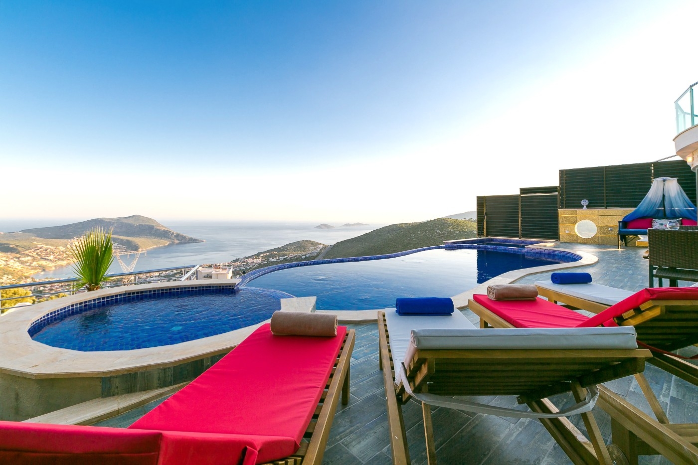 Kalkan Akbel'de Enfes Doğada, Sonsuzluk Havuzlu, Lüks Villa