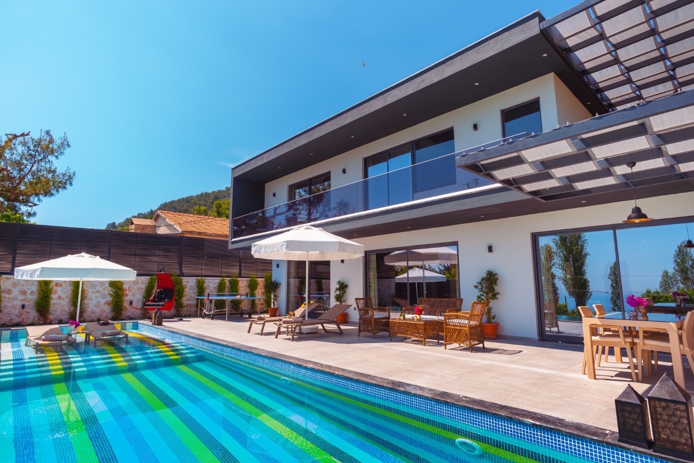 Kalkan İslamlar'da Ultra Lüks, Sonsuzluk Havuzlu, Sinema Odalı Villa
