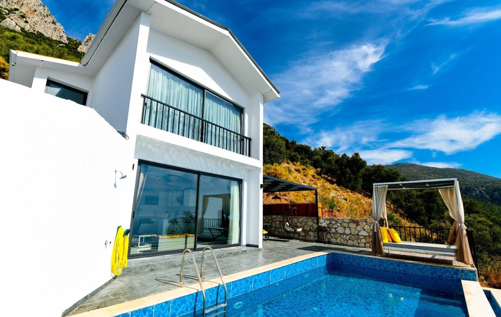 Kaş Bezirgan'da Deniz ve Doğa Manzaralı, Özel Havuzlu, Balayı Villası