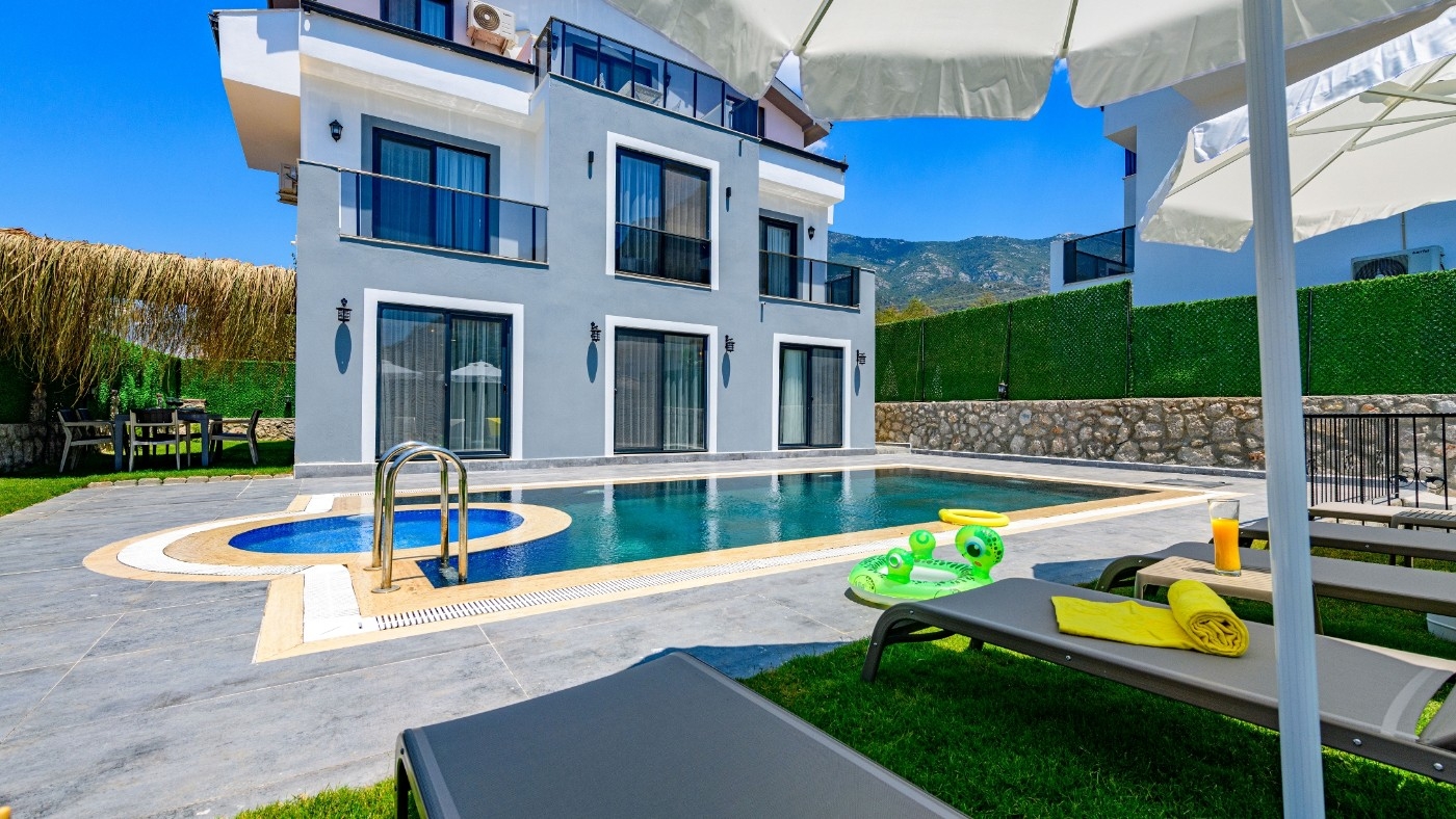 Fethiye Ölüdeniz'de Bahçeli, Özel Havuzlu, Yazlık Villa