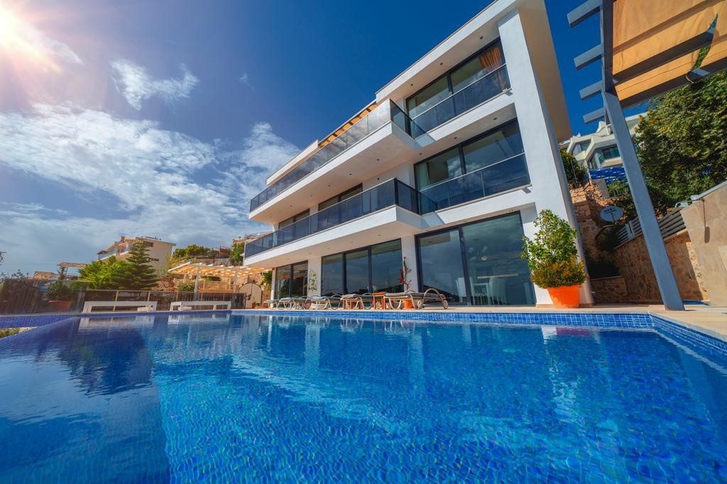 Kaş İslamlar'da Enfes Deniz Manzaralı, Özel Havuzlu, Konforlu Villa