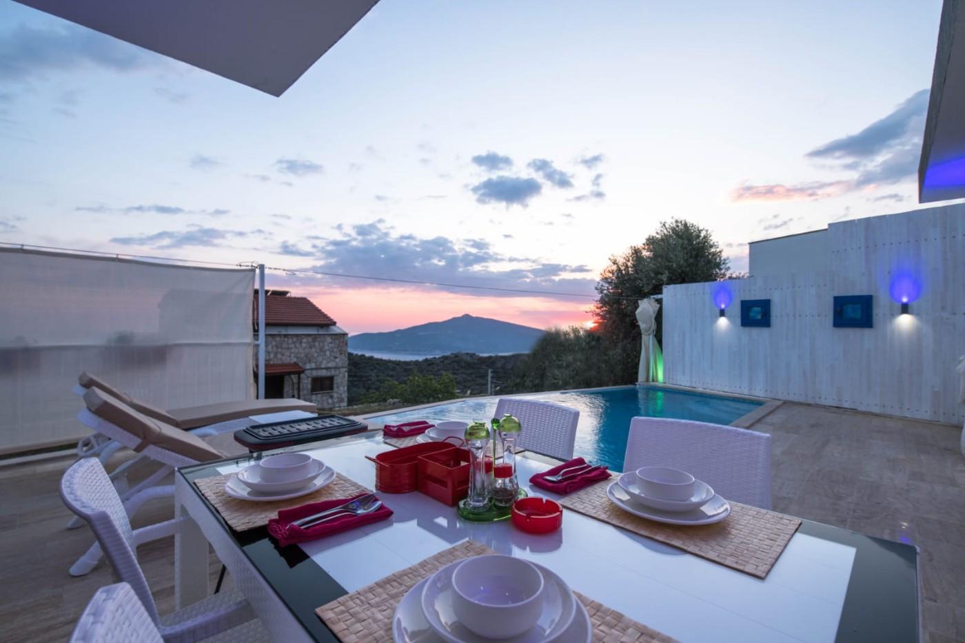 Kaş Bezirgan'da Muhteşem Deniz Manzaralı, Özel Havuzlu, Şık Villa-20558