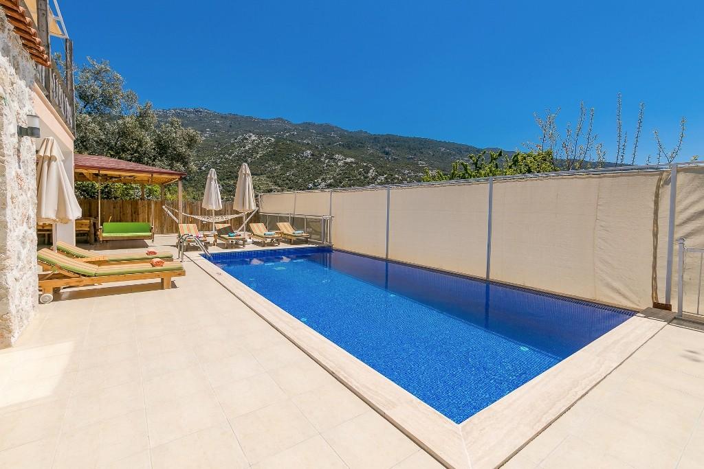 İslamlar'da Muhteşem Taş Mimarisine Sahip, Isıtmalı Havuzlu, Şık Villa-13017