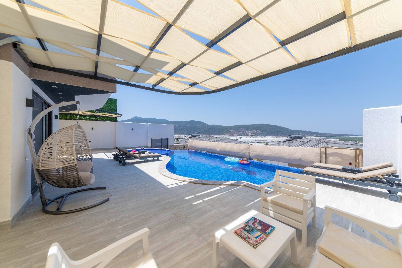 Kaş Yeşilköy'de Doğa Manzaralı, Özel Havuzlu, Kiralık Villa