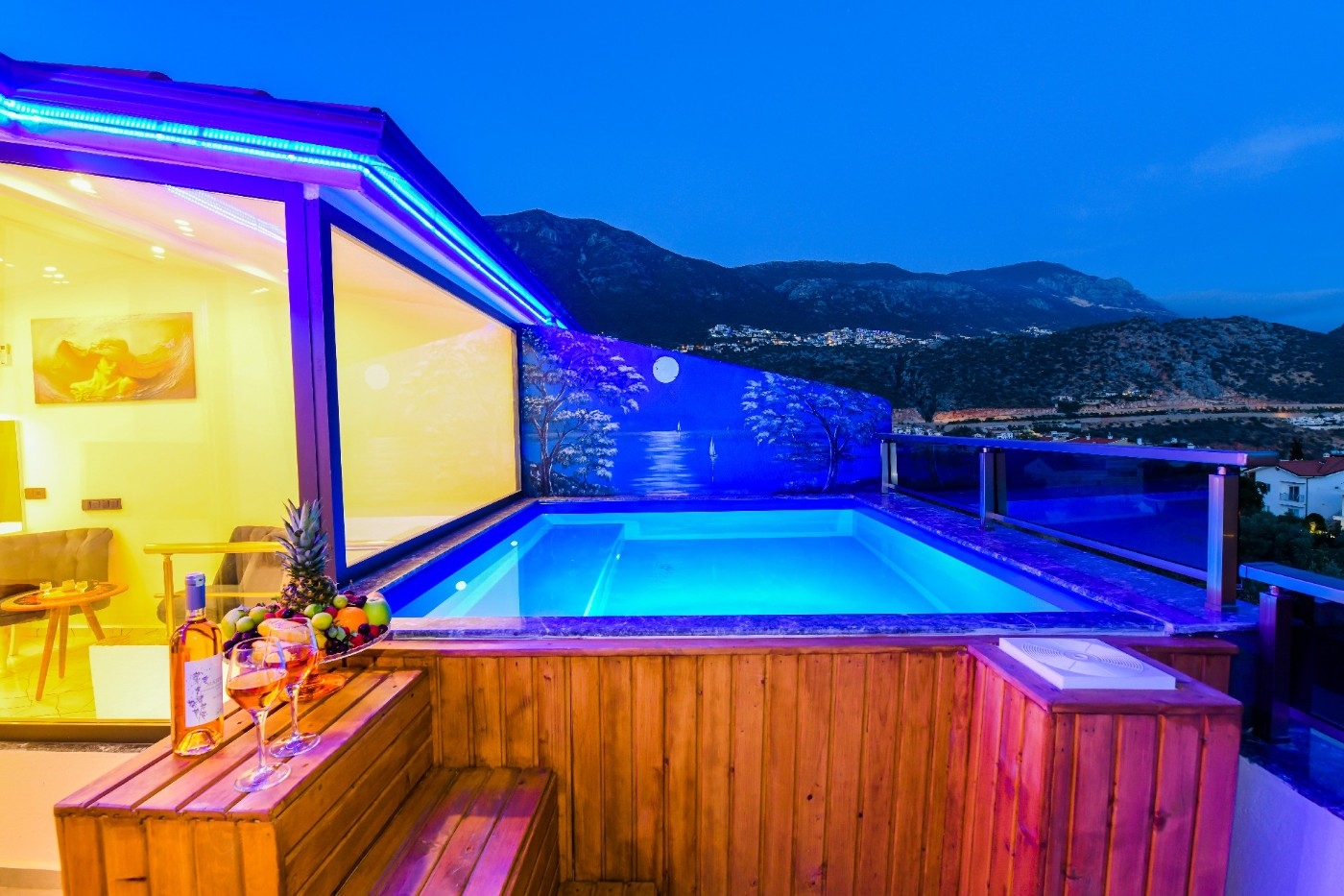 Kaş Kalkan'da Merkezi Konumda, Enfes Deniz Manzaralı, Lüks Tatil Evi
