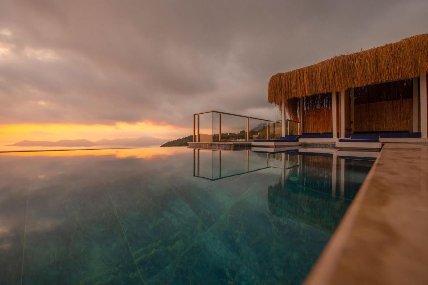 Fethiye Faralya'da Eşsiz Deniz Manzaralı, Sonsuzluk Havuzlu, Şık Villa-22730