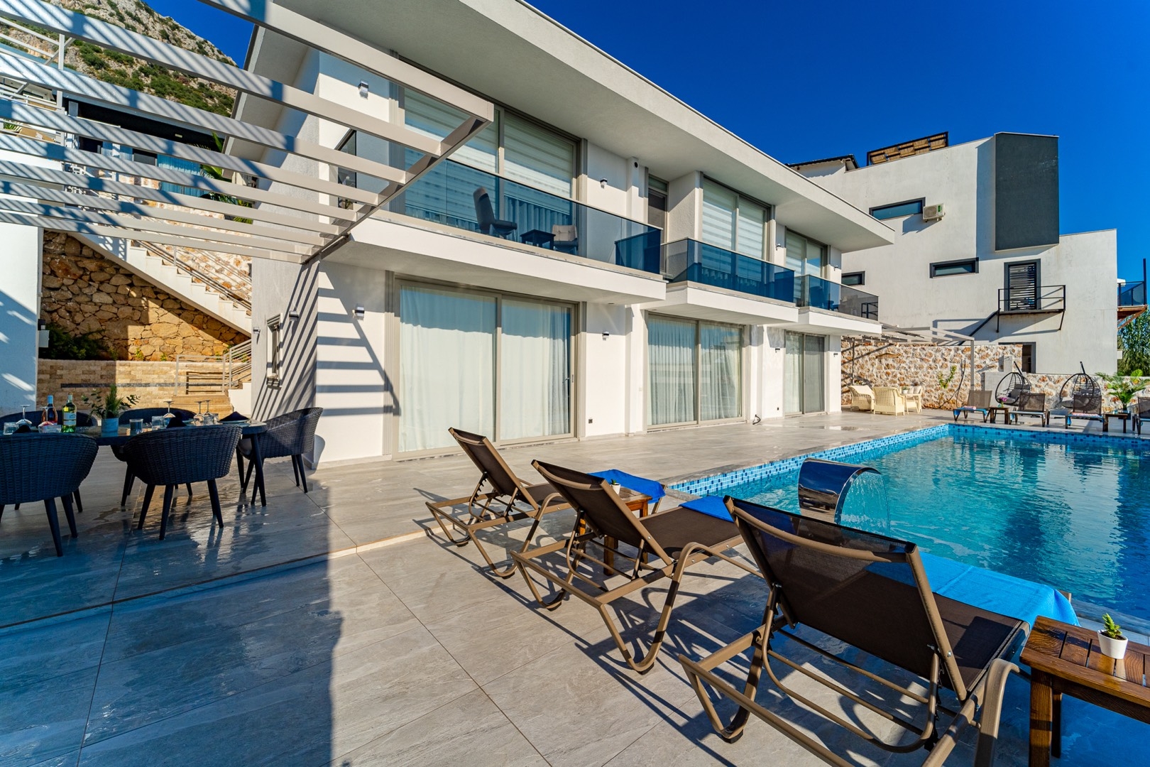 Kaş Bezirgan'da Panoramik Deniz Manzaralı, Merkezi, Kiralık Villa