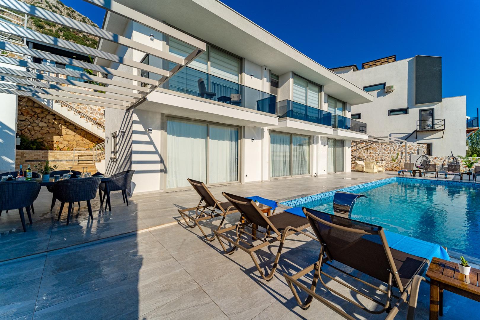 Kaş Bezirgan'da Panoramik Deniz Manzaralı, Merkezi, Kiralık Villa-28684