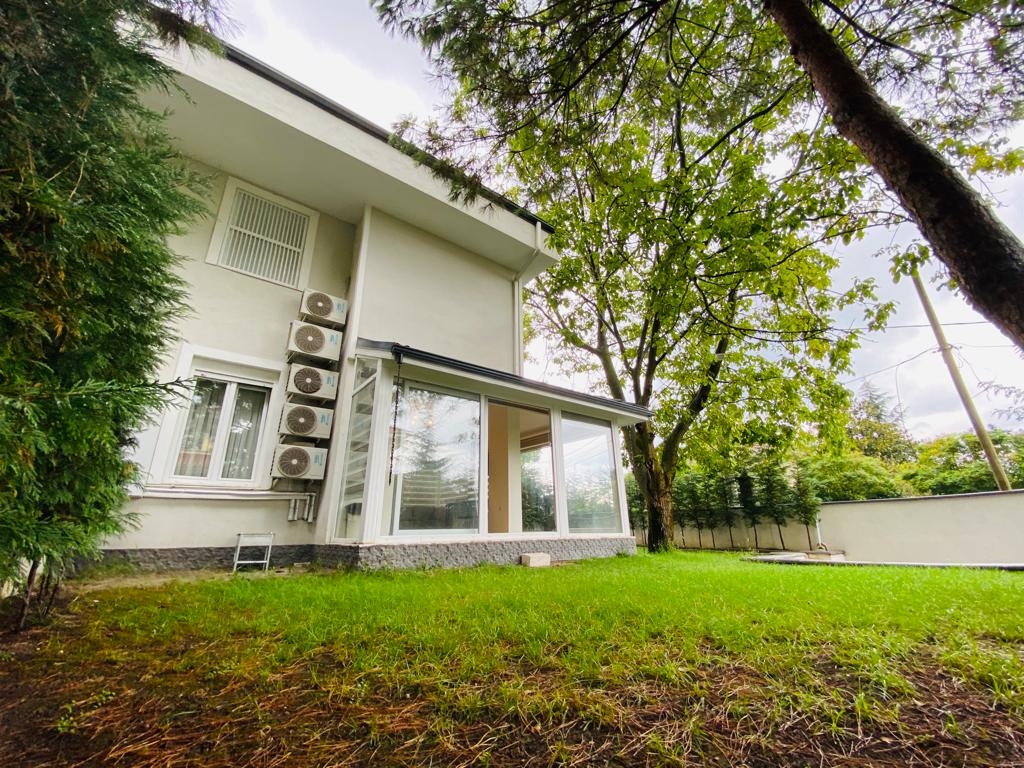 Sapanca Kırkpınar'da Bahçeli, Şık Tasarımlı, Lüks Villa