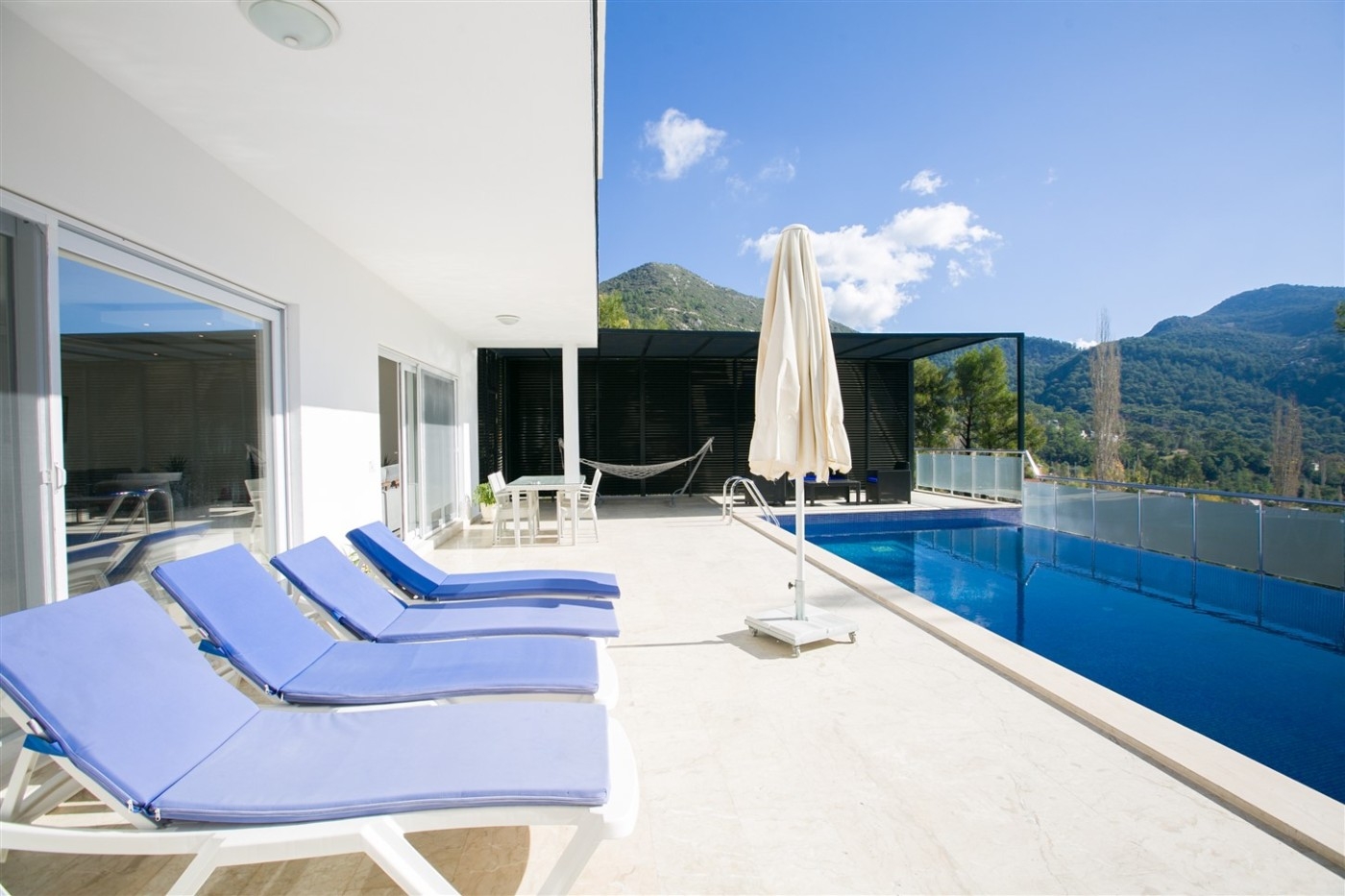 Kaş İslamlar'da Deniz Manzaralı, Özel Havuzlu, Jakuzili Villa