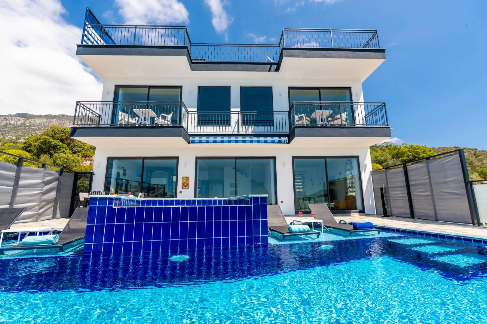 Kaş Bezirgan'da Doğa Manzaralı, Yetişkin ve Çocuk Havuzlu, Lüks Villa-29485