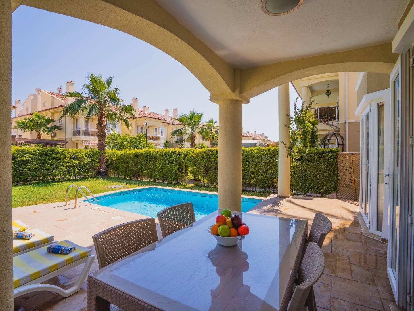 Fethiye Karagedik'te Site İçerisinde, Özel Plaj ve Havuzlu, Şık Villa-31235