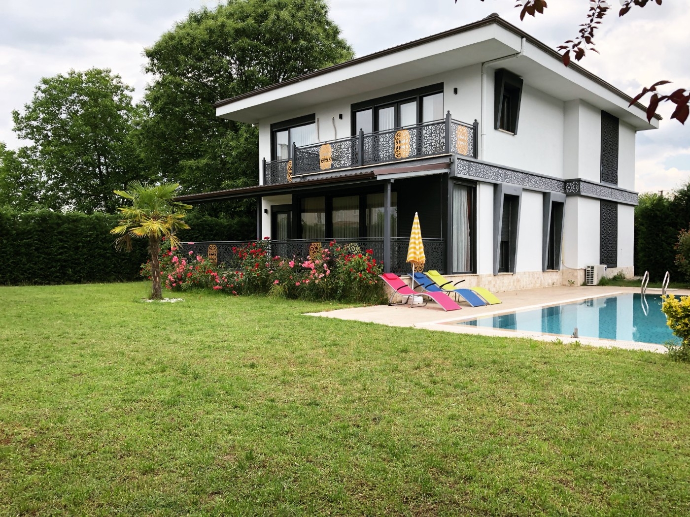 Sapanca Kırkpınar'da Muhteşem Bahçeye Sahip, Özel Havuzlu, Geniş Villa