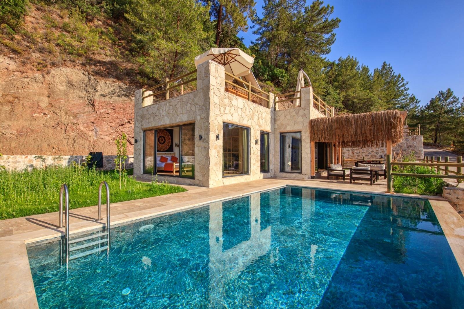 Fethiye Faralya'da Panaromik Deniz Manzaralı, Nezih Konumda, Şık Villa