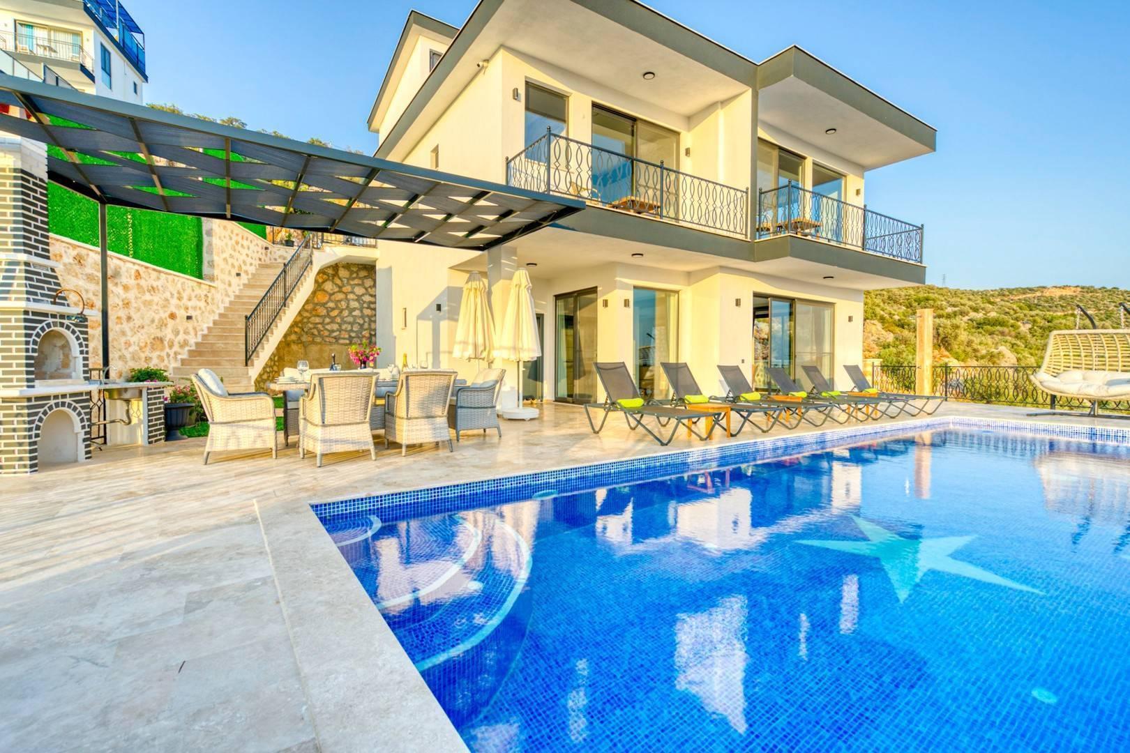 Kaş Bezirgan'da Merkeze Yakın, Özel Havuzlu ve Jakuzili, Şık Villa-30350