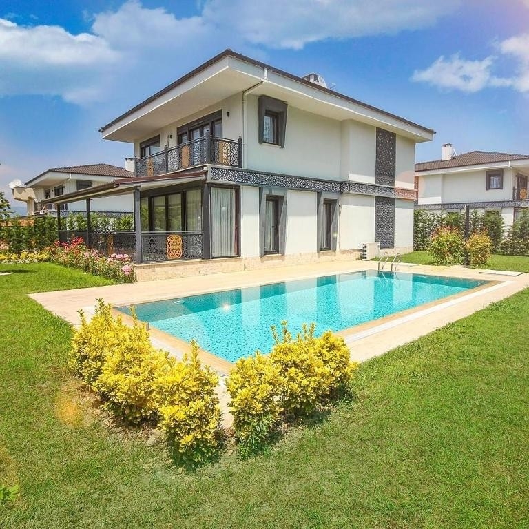 Sapanca Kırkpınar'da Eşsiz Lokasyonda, Özel Havuzlu, Bahçeli Villa