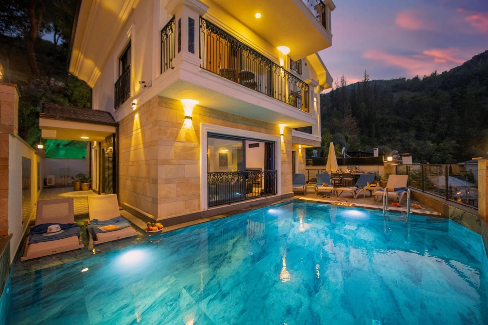 Muğla Fethiye'de Enfes Deniz Manzaralı, Kapalı Havuzlu, Saunalı Villa-30641