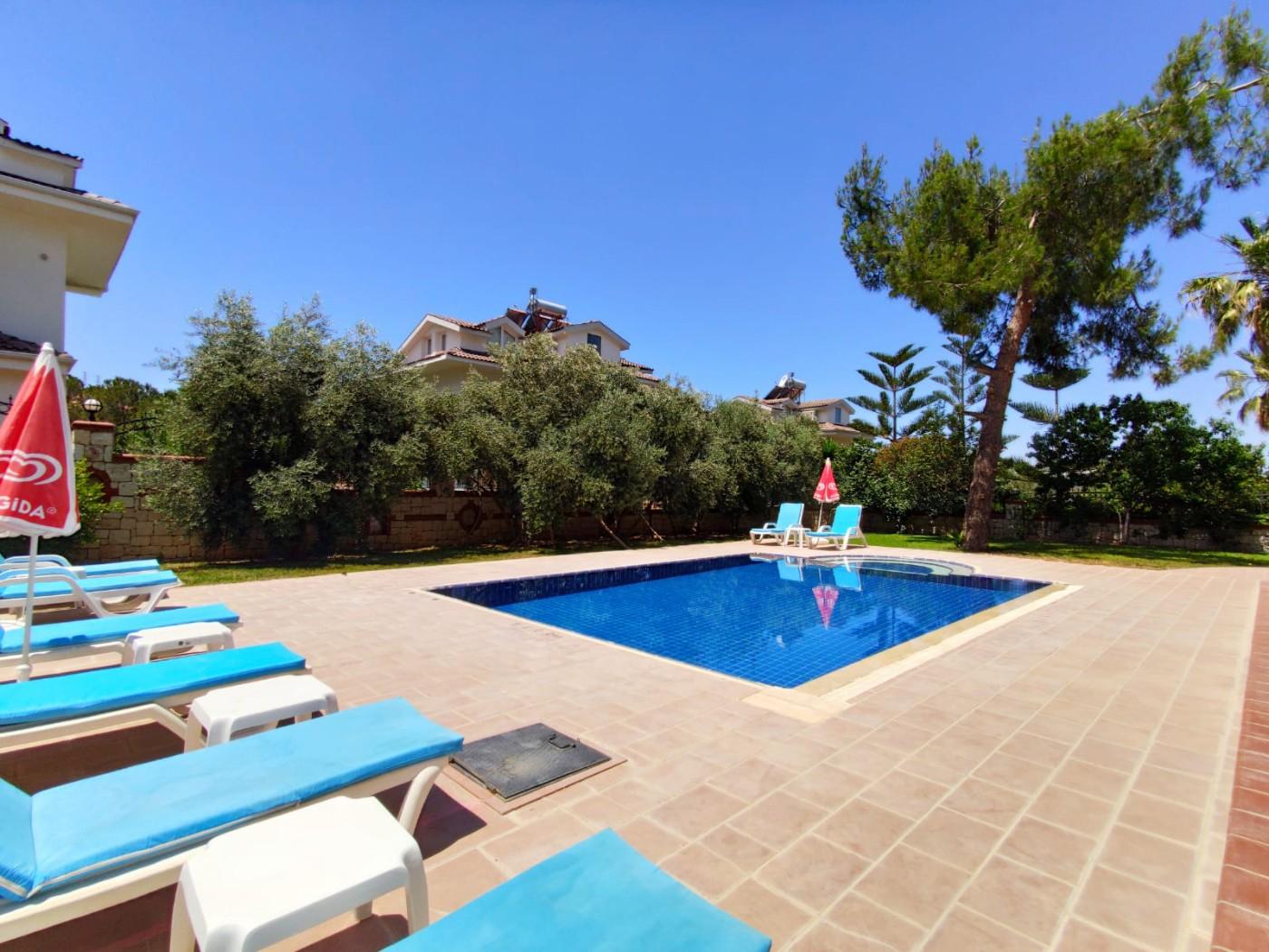 Fethiye Ölüdeniz'de Geniş Bahçeli, Özel Havuzlu, 4+1 Ferah Villa-21740