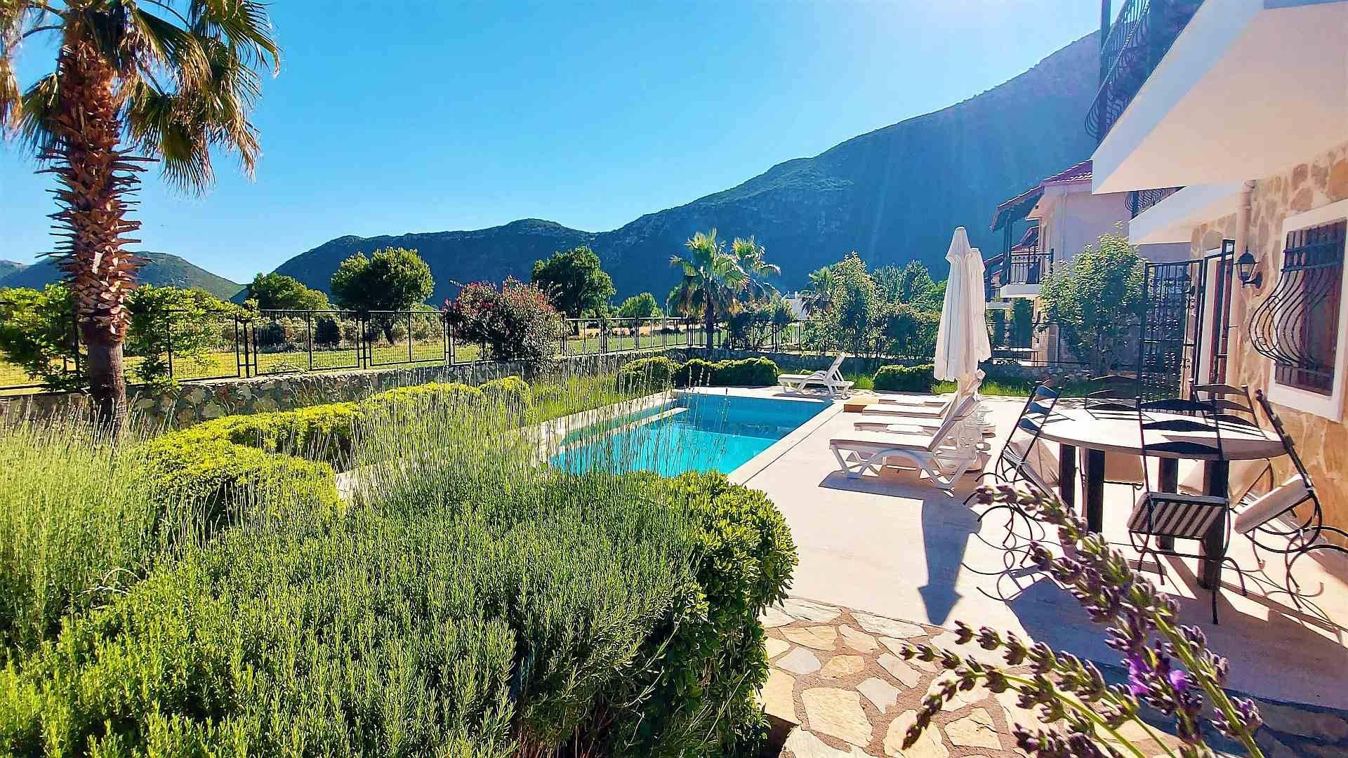 Kaş Bezirgan'da Muhteşem Doğanın Ortasında, Özel Havuzlu, Şık Villa-25673