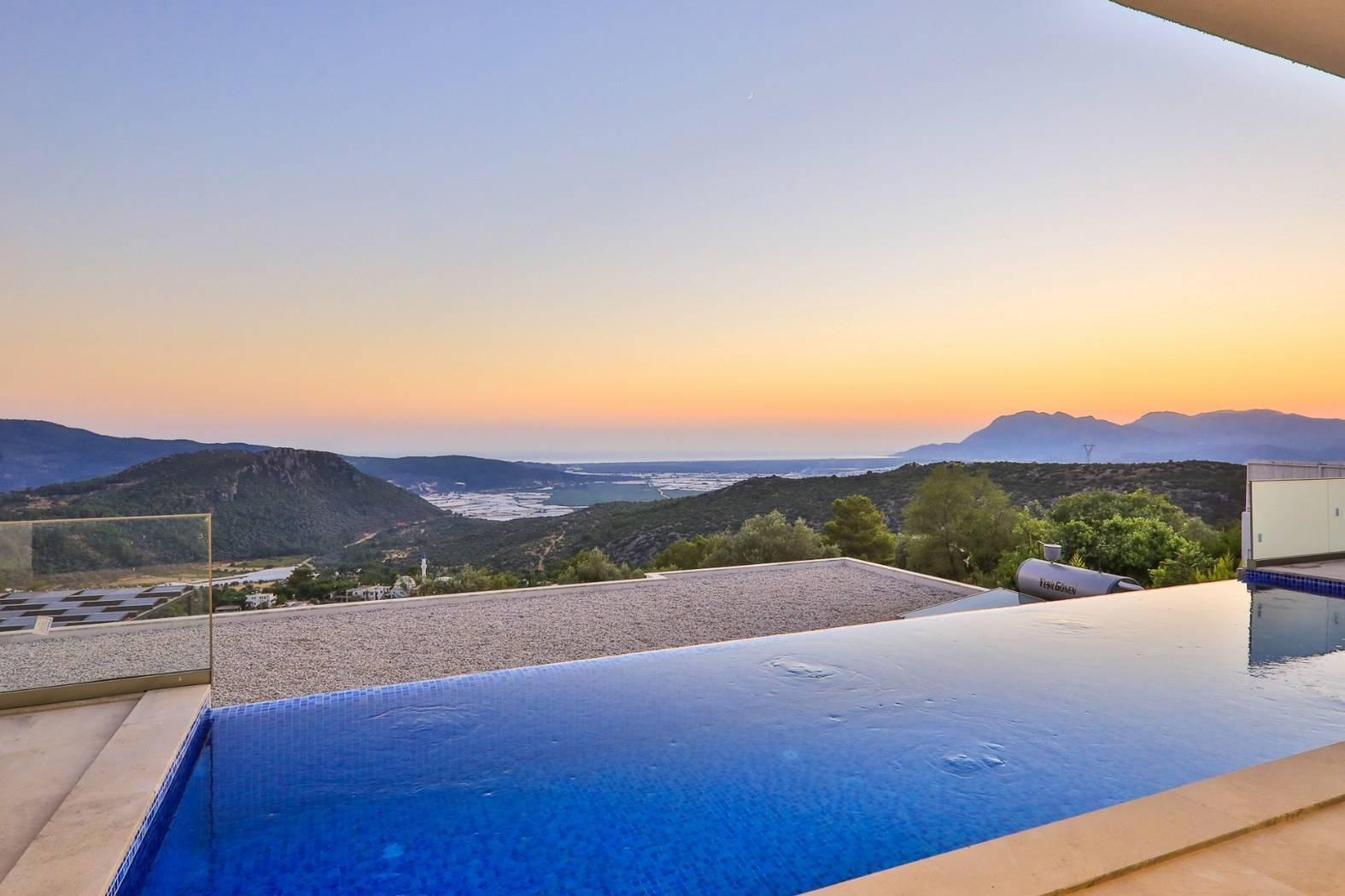 Kaş Üzümlü'de Enfes Manzaraya Sahip, Özel Havuzlu, Lüks Villa-26338