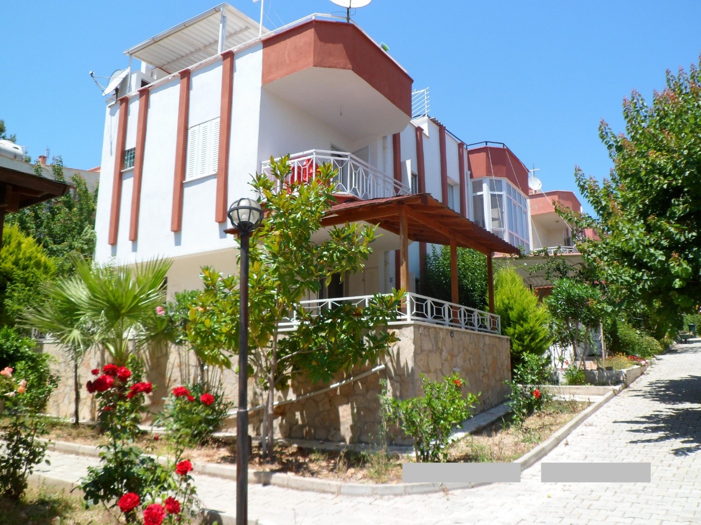 Aydın Kuşadası'nda Merkeze ve Plaja Yakın, 4+1, Tripleks Villa