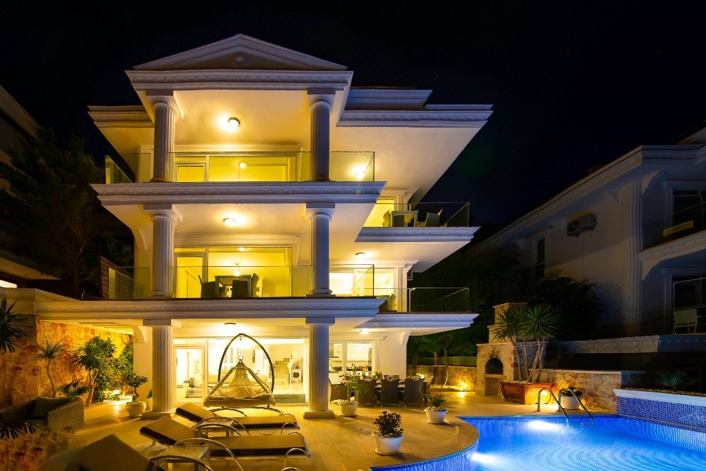Kalkan Kışla'da Denize Yürüme Mesafesinde, Özel Havuzlu, Lüks Villa