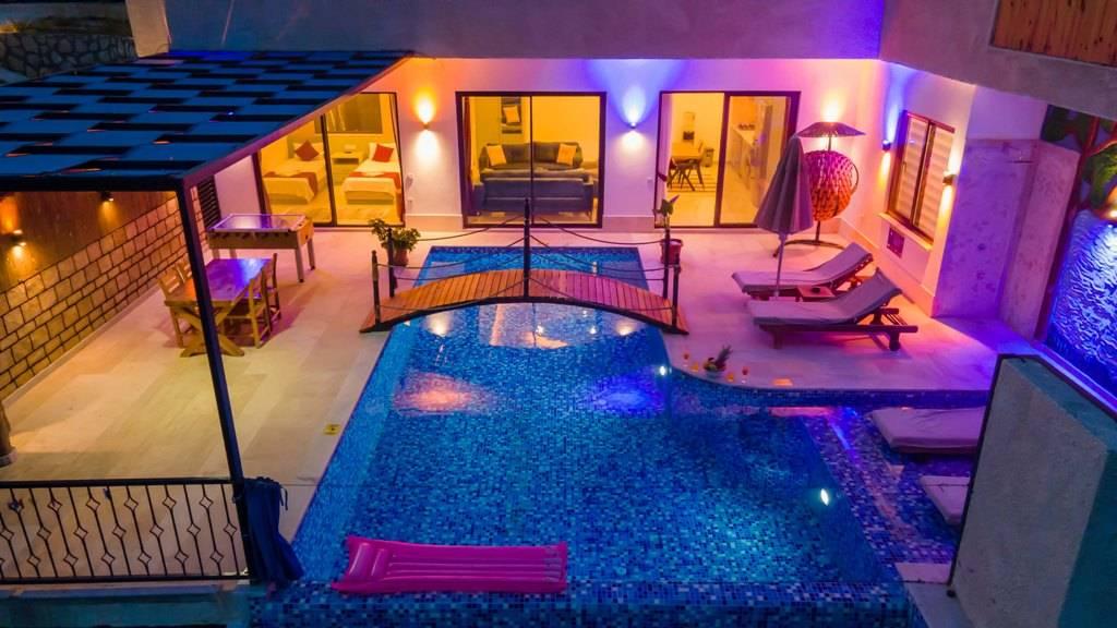 Kaş İslamlar'da Modern Tasarımlı, Kapalı ve Özel Havuzlu, Lüks Villa-22995